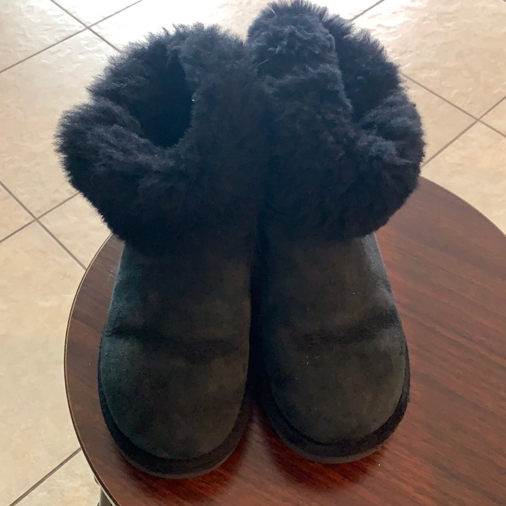 Black uggs size 5 preowned mini bailey ll